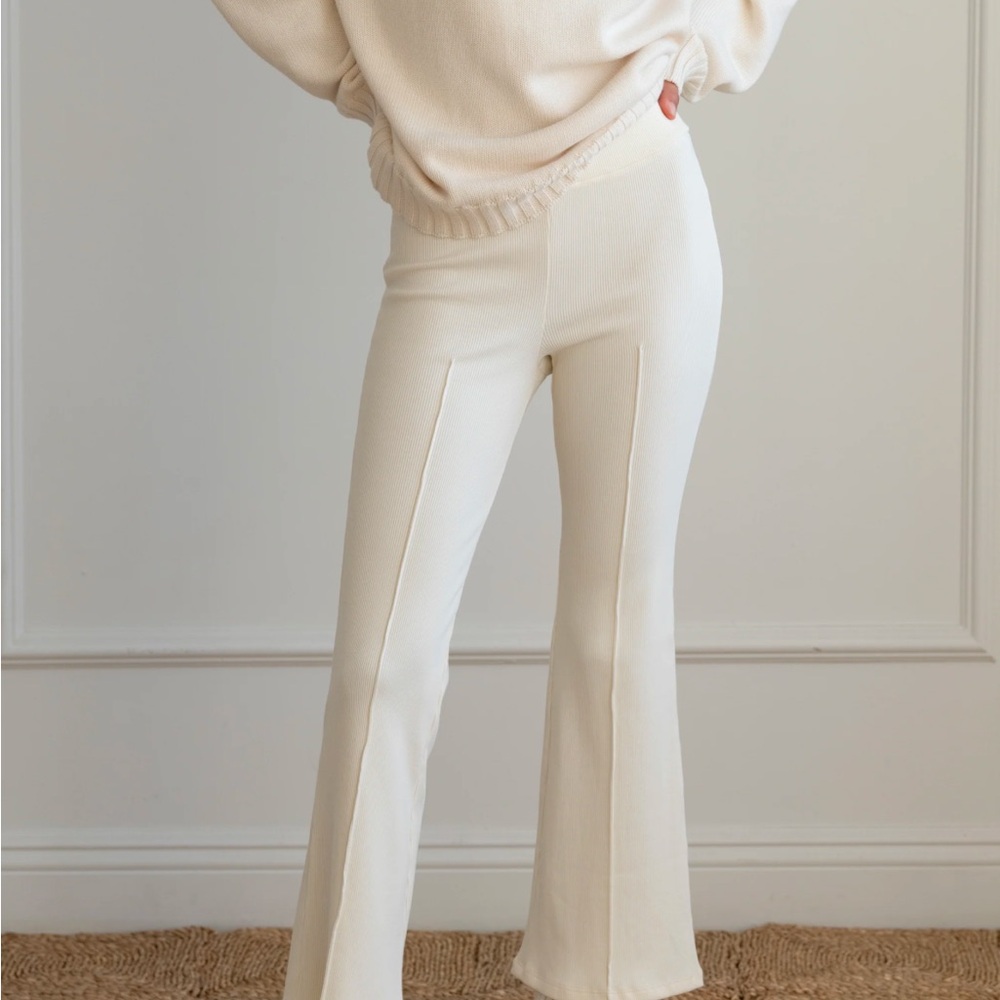 Donni Sz S creme rib kick flare pant in cotton modal